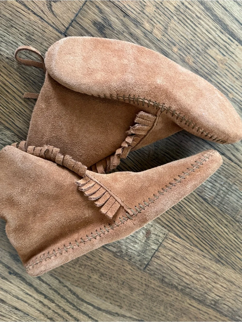 Minnetonka Tan Suede Moccasin Booties with Silver Concho Buttons NWOT